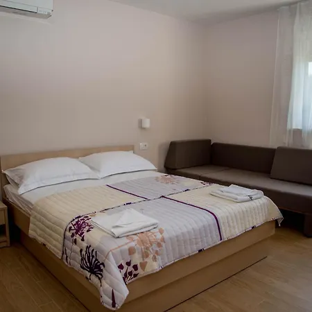 Apartment Waterfront Apartments - Tucepi *