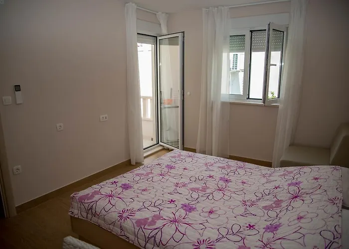Apartment Waterfront Apartments - Tucepi Tučepi