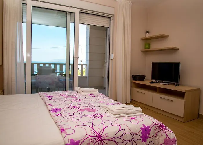Apartment Waterfront Apartments - Tucepi *